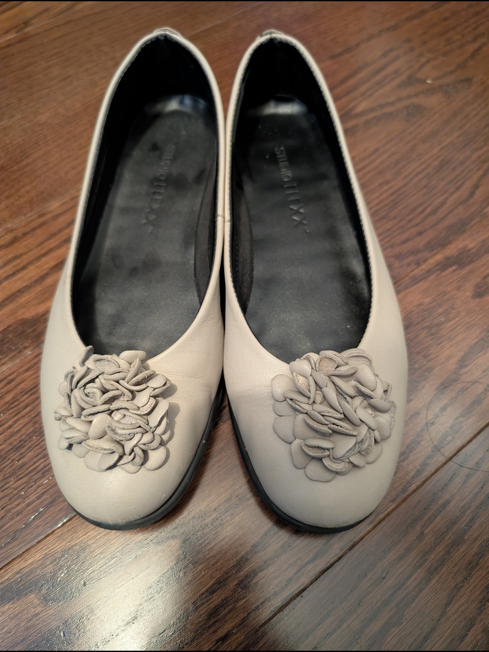 Women's Beige Floral Applique Ballet Flats
